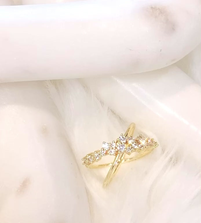 Load and play video in Gallery viewer, Victoria Ring